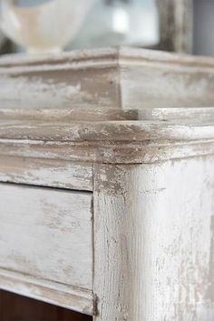 Decorative Paint Finishes, Annie Sloan Furniture, Happy New Home, Industrial Interiors, Creative Furniture, Chalk Paint Furniture, Annie Sloan Chalk Paint, Booth Ideas, Recycled Furniture