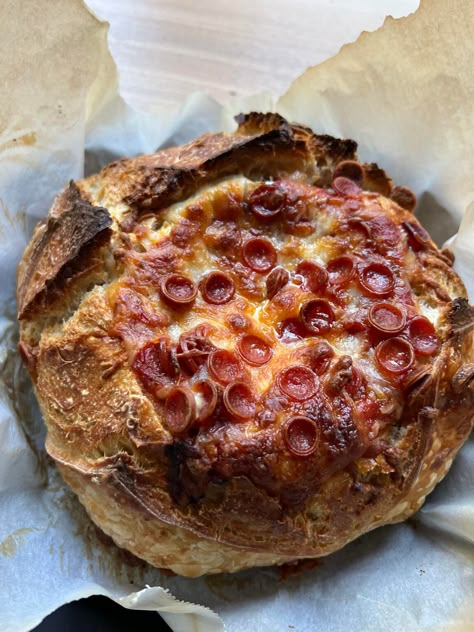 Hot Honey Pizza Stuffed Sourdough - Acts Of Sourdough Hot Honey Sourdough Bread, Stuffed Sourdough Bread Recipes, Pizza Sourdough Recipe, Sourdough Babka Recipe, Sourdough Additions, Sourdough Appetizer Recipes, Sourdough Appetizers, Hot Honey Pizza, Sourdough Breakfast Recipes