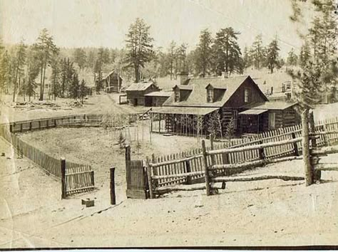 Old West Log Fontier Cabin, 1870's Old West Ranch House, American Frontier Aesthetic, Old West Aesthetic, American Pioneers, Pioneer Days, Old West Town, Old West Photos, Old Cabins, The Oregon Trail