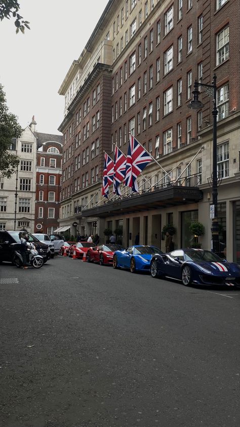 Uk Car Aesthetic, London Cars Aesthetic, Fake London Snaps, London Snap, London Cars, Parks Aesthetic, Emotional Movies, Magnolia Parks, Rich Cars