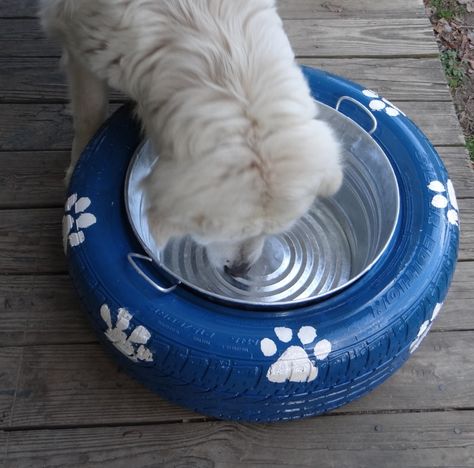 Spill Proof Dog Bowl Recycled Tire DIY! #OldTiresTurnNew Diy Chat, Dogs Diy Projects, Dog Yard, Tyres Recycle, Old Tires, Dog Rooms, Dog Daycare, Dog Runs, Dog Bowl