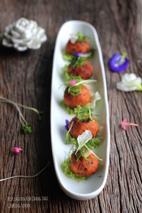 Fish cake at Blue lagoon Koh chang Thai Cooking School . Croquette Plating, Thai Food Plating, Thai Food Menu, Asian Food Photography, Food Plating Techniques, Cooking Fish, Koh Chang, Thai Cooking, Healthy Homemade Recipes