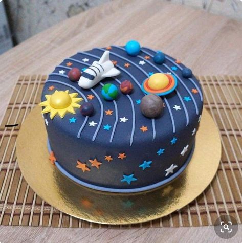 Cake Solar System, Planet Birthday Cake, Space Birthday Party Food, Solar System Party, Solar System Birthday, Solar System Cake, Toddler Birthday Cakes, Space Themed Birthday, Planet Birthday