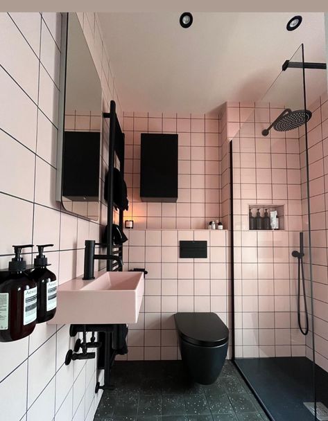 Punk Bathroom, Bathroom Minimal, Modern Bathroom Trends, Monochrome Bathroom, Apartment Makeover, Bathroom Trends, Apartment Decor Inspiration, Dream Bathroom, Home Reno