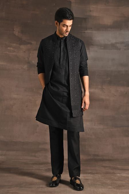 Kurta For Boys Men, Black Kurta Jacket Men, Info Western For Men, Black Kurta With Jacket Men, Indo Western Black Outfit, Traditional Mens Outfit, Indo Western Wedding Outfits For Men, Black Kurta With Nehru Jacket For Men, Kurta For Wedding For Men