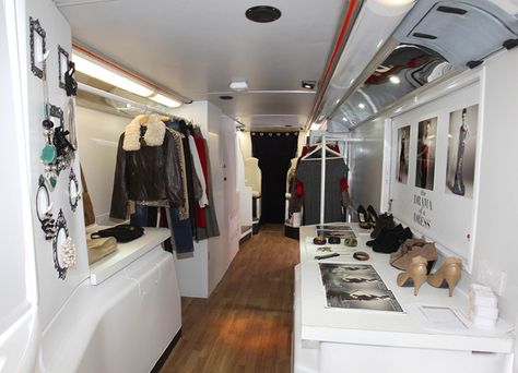 Mobile Fashion Boutiques | mobile businesses from food trucks to fashion boutiques appear to be ... Rv Boutique, Airstream Boutique, Truck Boutique, Bus Boutique, Mobile Boutiques, Mobile Fashion Truck, Mobile Food Trucks, Fashion Truck, Boutique Inspiration