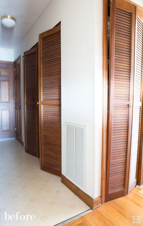 how to paint over stained louvered doors Closet Door Redo, Louvered Door Ideas, Louvered Bifold Doors, Louvered Closet Doors, Accordian Door, Closet Doors Painted, Door Redo, Old Closet Doors, Bifold Doors Makeover