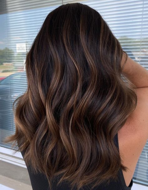 Dark Chocolate Hair with Almond Brown Highlights Cabello Color Chocolate, Rambut Brunette, Dark Brunette Hair, Black Hair Balayage, Kadeřnické Trendy, Light Blonde Highlights, Brown Hair Looks, Brown Hair Inspo, Fesyen Rambut