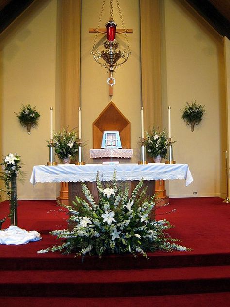 arrangement church altar white-4 Easter Church Flowers, Wedding Ceremony Church, Ceremony Decorations Church, Wedding Ceremony Decorations Church, Sunday Flowers, Alter Flowers, Pentecost Sunday, Arreglos Ikebana, Wedding Church Decor