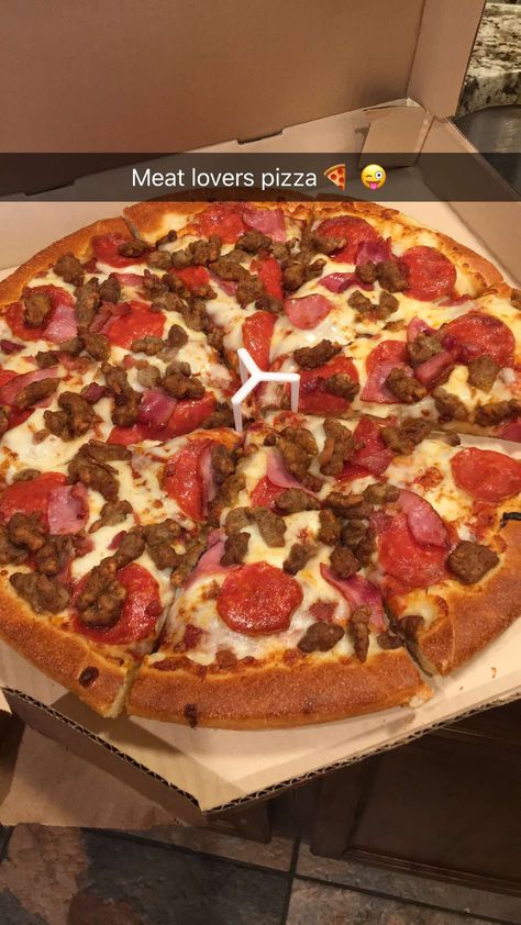 Pizza Aesthetic, Meat Pizza, Meat Lovers Pizza, Junk Food Snacks, Man Food, Food Drinks Dessert, Food Goals, Meat Lovers, Pizza Pasta