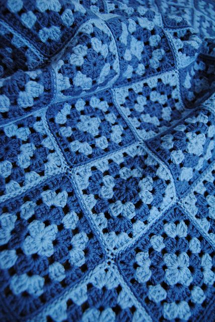 blue granny squares Blue Crochet Granny Square, Blue White Crochet Blanket, Blue And White Granny Square Blanket, Stuff To Make With Granny Squares, Blue Blanket Crochet, Crochet Blue Blanket, Blue Crochet Projects, Blue Granny Square Blanket, Blue Granny Squares