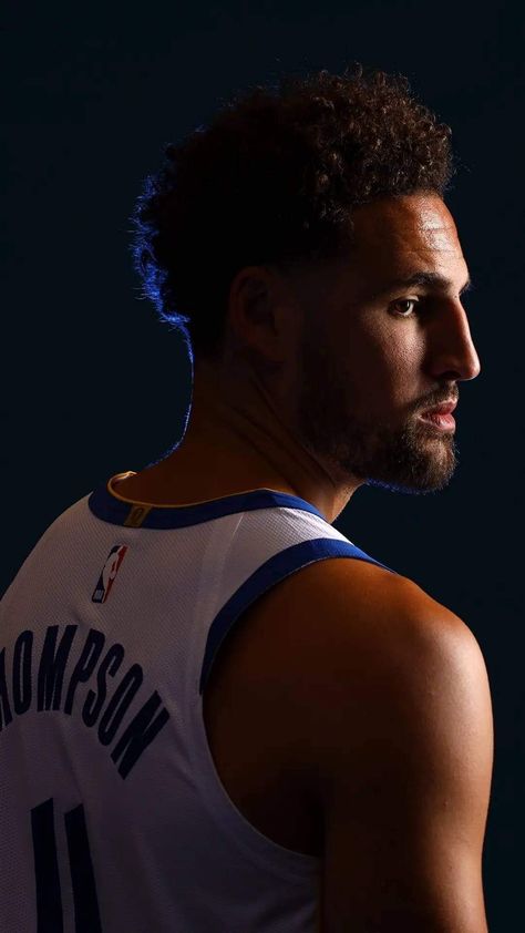 Klay Thompson Wallpaper, Splash Bros, Thigh Fat Workout, Nba Wallpaper, Basketball Room, Men Stuff, Basketball Photography, Nba Wallpapers, Fat Workout