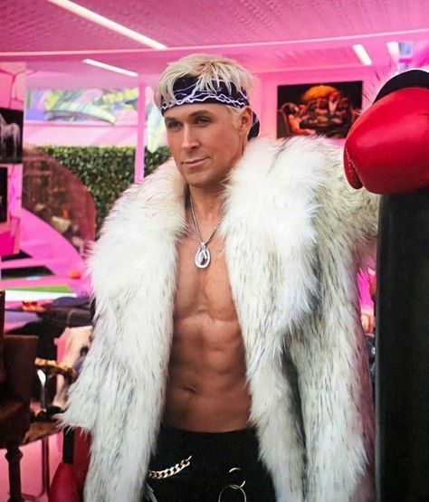 Райан Гослинг, Barbie Party, Mens Halloween Costumes, Ryan Gosling, Barbie Movies, Barbie And Ken, Mens Costumes, Barbie Girl, Serie Tv