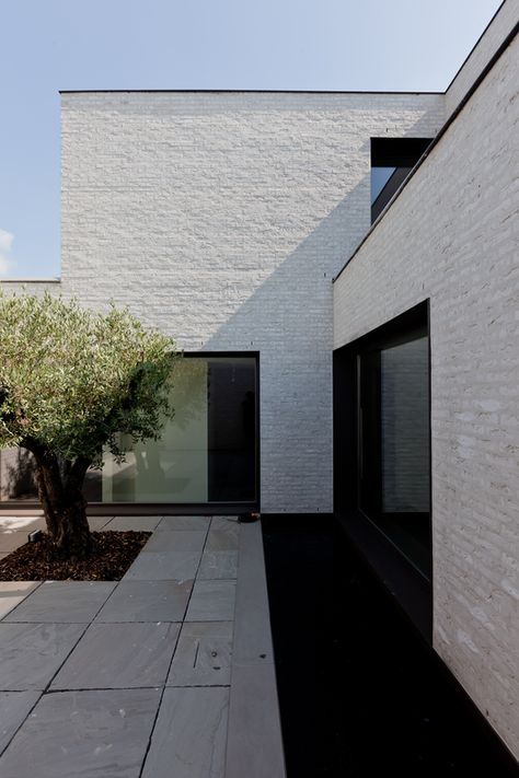 House Cladding, Brick Architecture, Brick Facade, White Brick, Courtyard House, Painted Brick, Australian Homes, Architecture Exterior, Exterior Brick