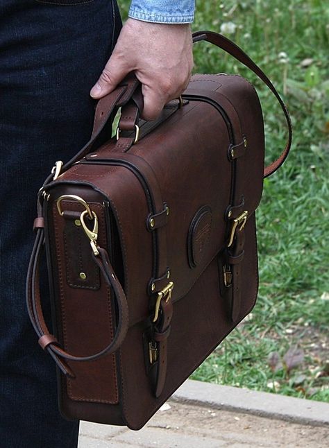 Briefcase Aesthetic, Dark Academia Bag, Leather Front Pocket Wallet, Luxury Leather Bag, My Style Bags, Briefcase Bag, Leather Briefcase Men, Diy Clothes Design, Leather Duffle