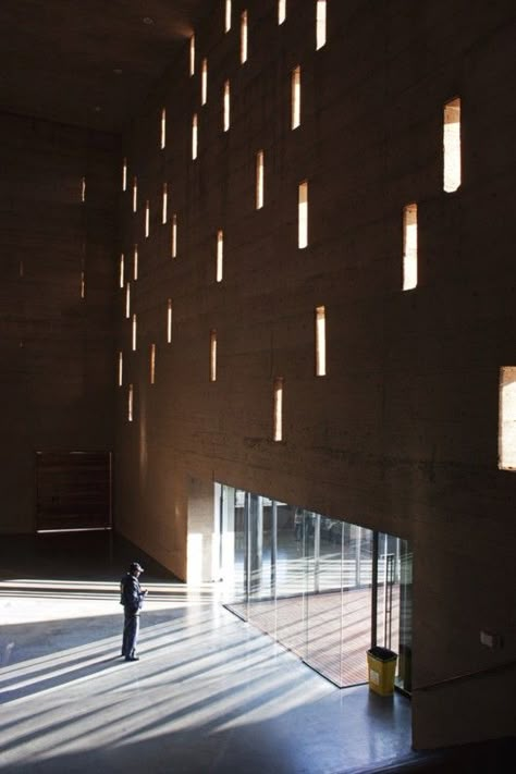 © Andrés Arenas R. Natural Lighting Design, Light In Architecture, Museum Of Emotions, Memorial Architecture, Shadow Architecture, Future Buildings, Mosque Architecture, Brick Architecture, Memorial Museum