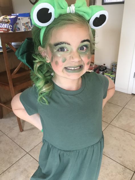 Frog Costume Makeup, Frog Makeup Halloween, Frog Makeup Look, Frog Face Paint, Frog Costume Diy, Frog Makeup, Winnie The Pooh Ideas, Frog Fashion, Finding Nemo Jr