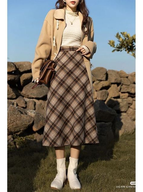 amazon finds skirts Retro Style Hijab 90s, Winter Outfits Cold Freezing, Checkered Skirt Outfit, Brown Skirt Outfit, Plaid Skirt Outfit, Outfits Cold, Long Skirt Outfits, Retro Skirt, Clueless Outfits