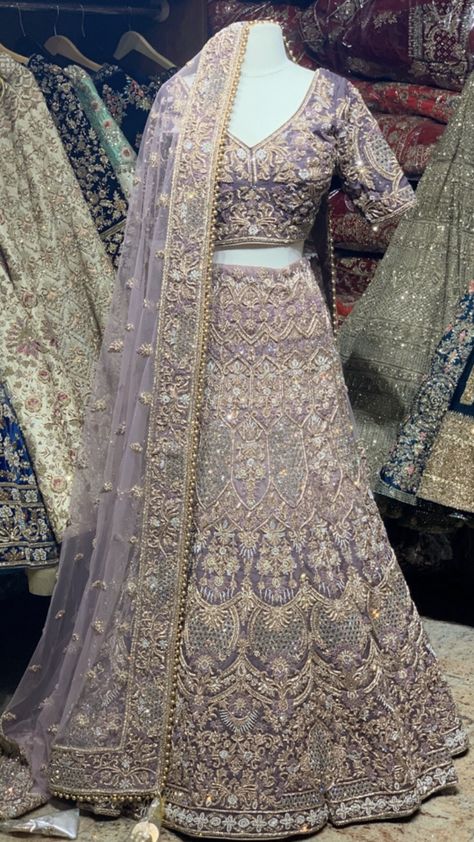 New Bridal Dresses, Pengantin India, Indian Sari Dress, Wedding Lehenga Designs, Latest Bridal Dresses, Designer Bridal Lehenga, Indian Bridal Dress, Pakistani Bridal Dresses, Simple Pakistani Dresses