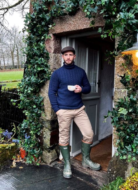 Mens English Country Fashion, Rubber Boots Outfit, Country Style Men, Farmer Fashion, English Country Fashion, Countryside Outfit, Does Your Mother Know, Countryside Fashion, Farmer Outfit