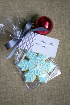 Diy Christmas Cookies, Snowflake Cookie, Christmas Cookie Party, Cookie Party Favors, Holiday Party Favors, Christmas Favors, Cookie Party, Xmas Cookies, Christmas Party Favors