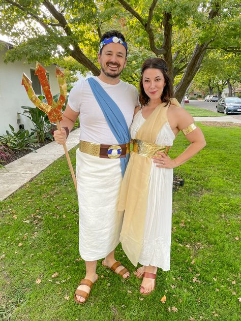 Zeus Cosplay, Greek Costume Diy, Diy Cupid Costume, God And Goddess Costume, Cupid Costume Diy, Zeus Costume, Poseidon Costume, Greek Mythology Costumes, Greece Costume