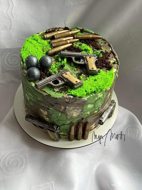 Guy Cakes, Army Cake, Military Cake, Cakes For Men, Cakes And Cookies, Daily Inspiration, Cake Ideas, Raspberry, Cake Decorating