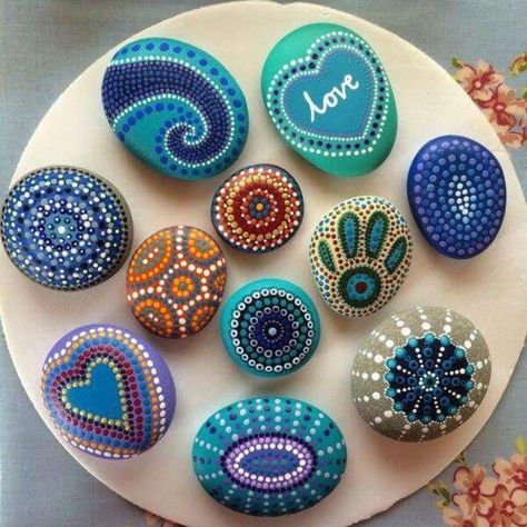 Stones Aesthetic, Twine Crafts, Art Pierre, Mandala Rock Art, Stone Art Painting, Painted Rocks Craft, Painted Rocks Diy, Rock Painting Ideas Easy, Rock Painting Patterns