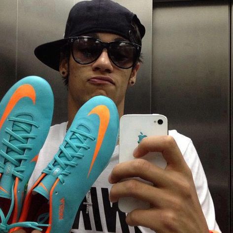 Neymar with his customized #Nike #Mercurial Vapors! #soccer #cleats Neymar Jr Wallpapers 4k, Neymar Pic, Football Neymar, Neymar Barcelona, Neymar Football, Football Funny, Soccer Pictures, Football Pictures, Football Wallpaper