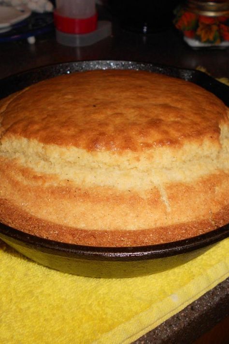 Sour Cream Cornbread Cornbread With Sour Cream, Bisquick Cornbread, Cream Corn Bread, Cream Cornbread, Sour Cream Cornbread, Cornbread Cake, Cornbread With Corn, Cream Corn Casserole, Buttermilk Cornbread