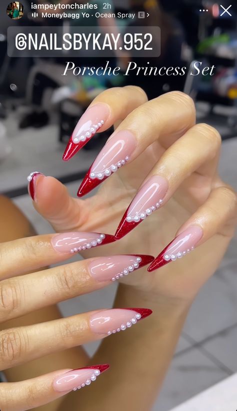 Stilleto Christmas Nail, Steletoes Nails Classy, Christmas Stiletto Nails Designs, Nail Ideas Stiletto, Christmas Stiletto Nails, Stiletto Nails Red, Nail Planner, Red Stiletto Nails, Stilleto Nails Designs