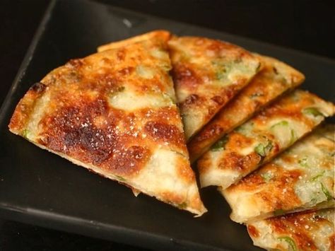 Extra-Flaky Scallion Pancakes Scallion Pancake Recipe, Scallion Pancakes Chinese, Chinese Appetizers, Pork Floss, Onion Pancake, Scallion Pancakes, Food Lab, Serious Eats, Samosa