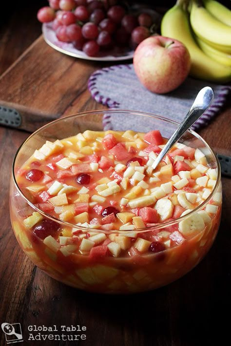 Is "Tizana" a drink or is it fruit salad? Let's call it Venezuelan Fruit Punch. Try the easy recipe for your next party, or keep a batch in the fridge for healthy snacking all day long. Venezuelan Food, Fruit Punch, Fruit Cocktails, Latin Food, International Recipes, I Love Food, Yummy Drinks, Love Food, Healthy Snacks