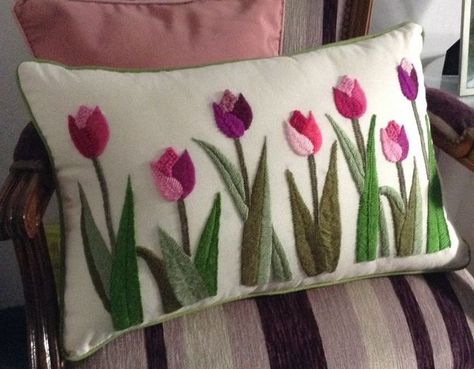 Stitched Flowers, Projek Menjahit, Cushion Embroidery, Bantal Sofa, Pillow Crafts, Cross Stitch Collection, Diy Embroidery Designs, Hand Embroidery Videos, Diy Embroidery Patterns