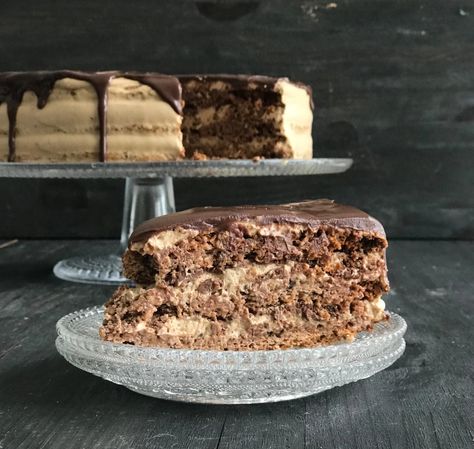 Dacquoise Torte with Coffee Cream - Cuisinovia Chocolate Dacquoise, Dacquoise Recipe, Dacquoise Cake, Coffe Cake, Fine Dining Desserts, French Pastry, Cake Baking Recipes, Coffee Cream, Dessert Shop