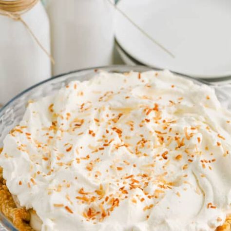 Homemade Coconut Cream Pie - Spend With Pennies Homemade Coconut Cream Pie, Homemade Coconut Cream, Coconut Creme Pie, Dessert Custard, Coconut Cream Pie Easy, Best Coconut Cream Pie, Desserts With Few Ingredients, Coconut Cream Pie Recipes, Spend With Pennies