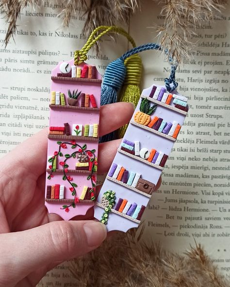 📚✨ Elevate your reading experience with our adorable bookmark set! 🌸 This set of two features charming designs in pink and light purple, adorned with tiny books, plants, clocks, and tassels. 🌿 Keep your place in style and add a touch of whimsy to your reading adventures! 💖 . . . #Bookworm #ReadingGoals #bookmarklove #handmadejewelry #dāvana #librariesofinstagram #bookwormgifts #bookaddict #bookstagrammer #bookworm #avelli_handmade #polymerclayloves #vsco #giftforteacher #smallbiz #businessw... Polymer Clay Bookmark, Clay Bookmark, Clay Book, Plant Bookmark, Polymer Clay Books, Tiny Books, Handmade Bookmarks Diy, Reading Diy, Clay Diy Projects