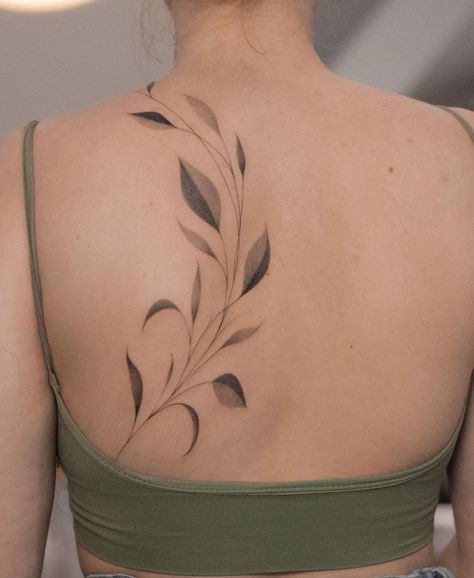 Blatt Tattoos, Floral Back Tattoos, Small Back Tattoos, Cool Shoulder Tattoos, Floral Tattoo Shoulder, Chic Tattoo, Pretty Tattoos For Women, Shoulder Tattoos For Women, Classy Tattoos