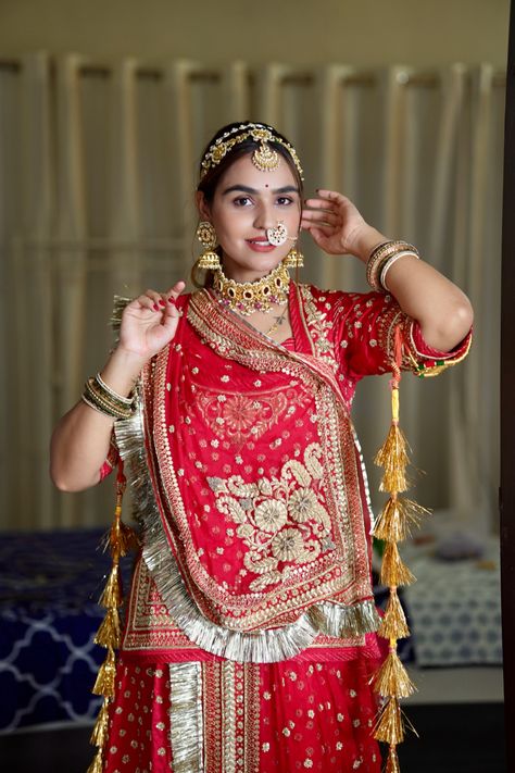 Rajputi Bride Photoshoot, Rajputi Bride Poshak, Marvadi Look, Marvadi Poshak, Rajpooti Poshak, Rajasthan Jewellery, Indian Clothes Women, Rajasthani Poshak, Rajasthani Lehenga