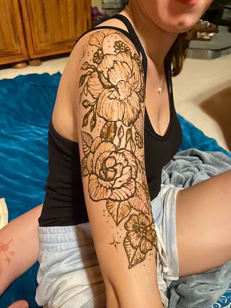 Upper Arm Henna Tattoo, Arm Henna Designs Half Sleeves, Henna Tattoo Sleeve Arm, Arm Henna Tattoo Designs, Whole Arm Henna, Henna Sleeve Designs, Full Arm Henna Designs, Henna Designs Arm Sleeve, Henna Arm Sleeve