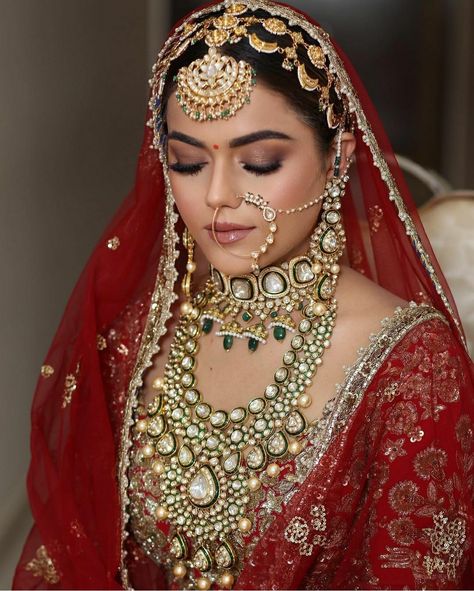 Pakistani Bridal Makeup Red, Regal Bride, Nath Bridal, Indian Bride Makeup, Indian Bridal Jewelry, Bridal Jewelry Sets Brides, Indian Wedding Gowns, Bridal Makeup Images, Latest Bridal Lehenga