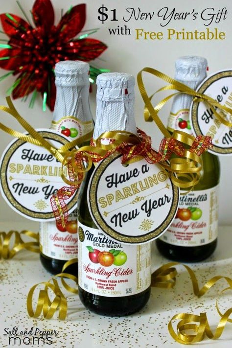 $1 New Year's Gift Idea with Free Printable | Salt and Pepper Moms | Bloglovin’ Christmas Neighbor, Happy New Year Gift, Mini Champagne Bottles, Marketing Gift, Neighbor Christmas Gifts, Sparkling Cider, 4 December, Neighbor Gifts, Client Gifts