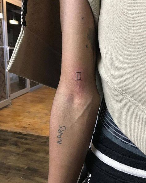 Tattoo Gemini, Twin Tattoos, Tiny Tattoos For Women, Simple Tattoos For Women, Virgo Tattoo, Gemini Tattoo, Small Tattoos Simple, Zodiac Tattoos, Constellation Tattoos