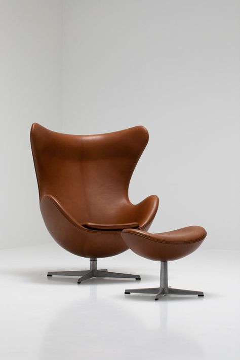 Arne Jacobsen Egg chair and stool Leather Egg Chair, Jacobsen Egg Chair, Egg Chairs, Mid Century Chairs, Scandinavian Chair, Midcentury Chair, Jacobsen Chair, Egg Chair Arne Jacobsen, Mid Century Leather Chair