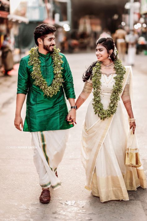 Traditional wedding dress Guruvayoor Marriage Photos, Guruvayur Wedding Photos, Guruvayur Temple Wedding, Kerala Wedding Saree Hindus, Kerala Traditional Engagement Dress, South Indian Couple Wedding, Kerala Engagement Dress Hindus Couple, Guruvayoor Wedding, Indian Wedding Outfits Guest For Women