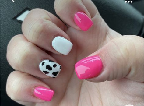 Ideas For Dipped Nails, Cow Theme Nails Pink, Pink And Cow Print Outfit, Rodeo Nails Westerns Pink, Neon Pink Western Nails, Hot Pink Cowprint Nails, Cow Print Wedding Nails, Pink And Cowprint Nails, Hot Pink Nails With Cow Print