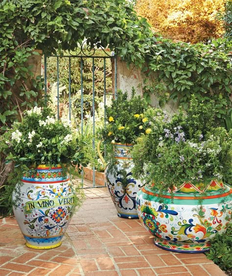 Italian Garden Ideas, Painted Planters, Tattoo Plant, Landscaping Inspiration, Garden Vases, Italian Garden, Garden Containers, Mediterranean Garden, Large Pots