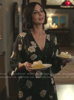 Cassie’s black floral wrap dress on Good Witch.  Outfit Details: https://wornontv.net/187096/ #GoodWitch Good Witch Outfits Cassie, Cassie Nightingale Style, Cassie Outfits, Cathrine Bell, Sabrina Spellman Style, Witch Outfits, Witch Style, Movie Outfits, Witch Series