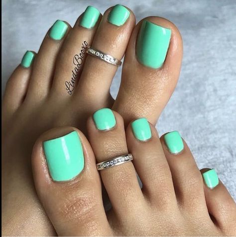 11 Of The Prettiest Summer Toe Nails - The Glossychic Turquoise Pedicure, Green Toes, Green Toe Nails, Beach Toe Nails, Fake Toenails, Pedicure Colors, Gel Toe Nails, Toe Nail Color, Pretty Toe Nails