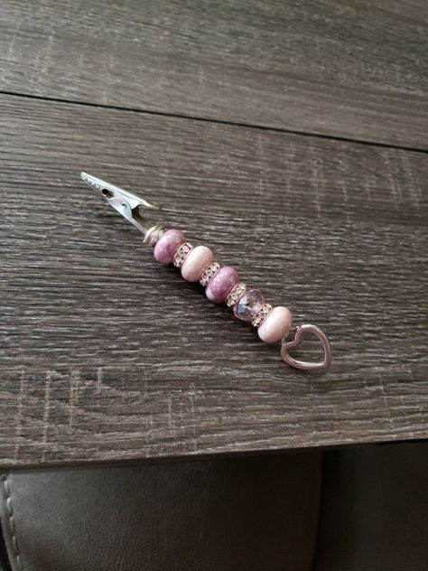 Beaded roach clip Cute Roach Clips, Roach Clips Ideas Diy, Diy Roach Clips How To Make, Roach Clips Diy, Diy Roach Clip, Roach Clips Ideas, Beaded Roach Clip, Roach Clips, Diy Resin Tray